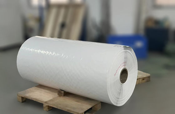Étiquette en rouleau vide BOPP transparente Matériaux du papier autocollant Épaisseur de face 30 u