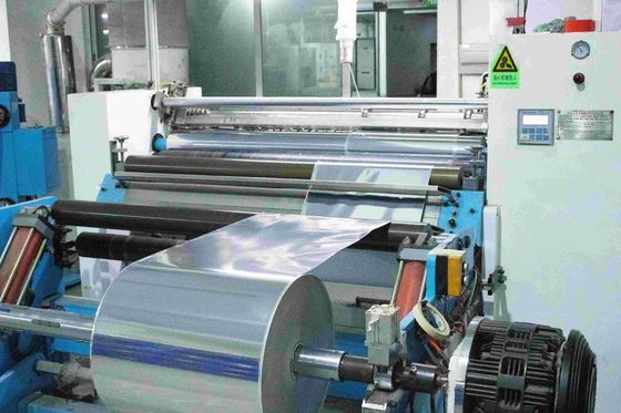 Étiquettes en rouleau BOPP transparentes certifiées SGS Matériaux d'étiquettes collantes ordinaires