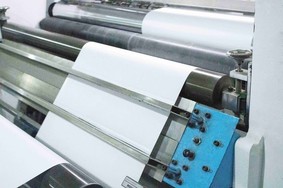 Étiquettes en rouleau BOPP transparentes Matériaux adhésifs acryliques résistants aux rayures