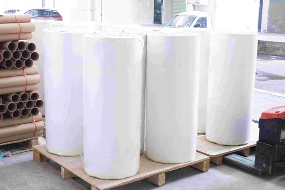 Étiquette de rouleau jumbo transparente en papier brillant résistant aux produits chimiques