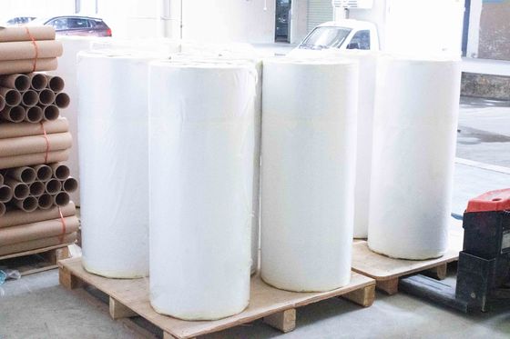 Étiquette de rouleau de papier revêtu d'un revêtement collante ordinaire 80 g Épaisseur de surface