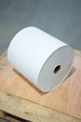 Étiquette synthétique à jet d'encre Matte Matte Matériel du rouleau 25μ Épaisseur de surface Auto-adhésif