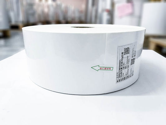 Étiquettes en papier revêtu de colle adhésive acrylique imperméable à l'eau Épaisseur de surface du rouleau 80 u