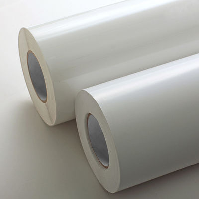 80 grammes de papier revêtu, matériau d'étiquette imprimé avec 72±5% d'épaisseur et ≥ 9N 90° de résistance à la pellicule
