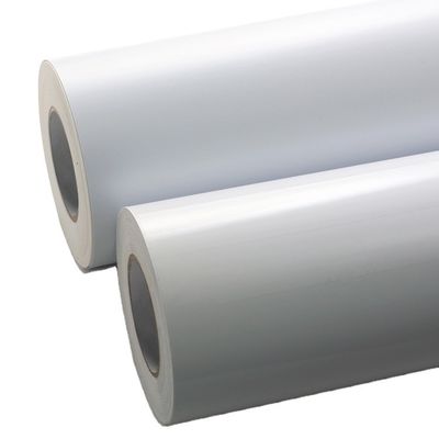 Étiquette en papier revêtu de 80 gm Matériau d'emboutissage Poids g/m2 60±5% Adhérence initiale ≥14N