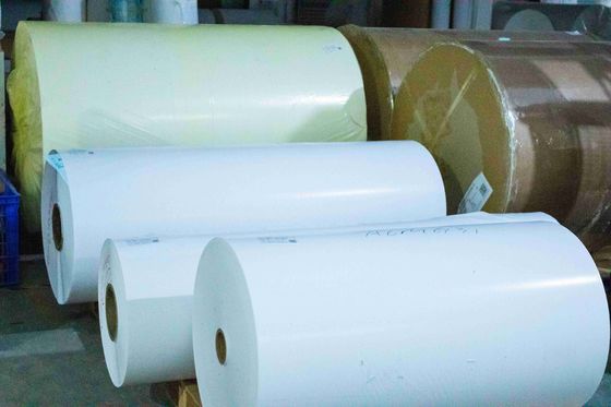 Adhérence initiale ≥ 16N 80g Papier revêtu Matériau d'étiquette imprimé sur papier vitreux blanc