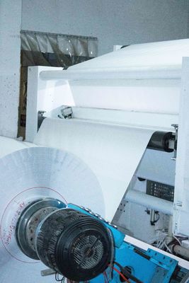 Bon prix Papier recouvert de colle mobile de type PE, rouleau de feuille de papier blanc collant ordinaire en ligne