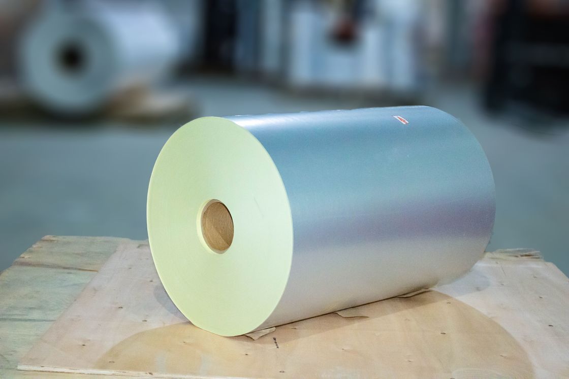 Étiquettes autoadhésives en PET argent mate Matériaux de colle à eau Type