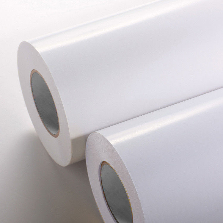 80 grammes de papier revêtu, matériau d'étiquette imprimé avec 72±5% d'épaisseur et ≥ 9N 90° de résistance à la pellicule