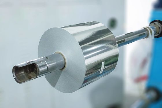 Bon prix Décharge adhésive en papier imperméable à l'eau en rouleau mat argenté PET 50 u Épaisseur de surface en ligne